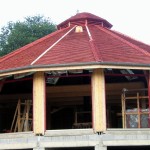 Maison octogonale avec toiture en sequoia